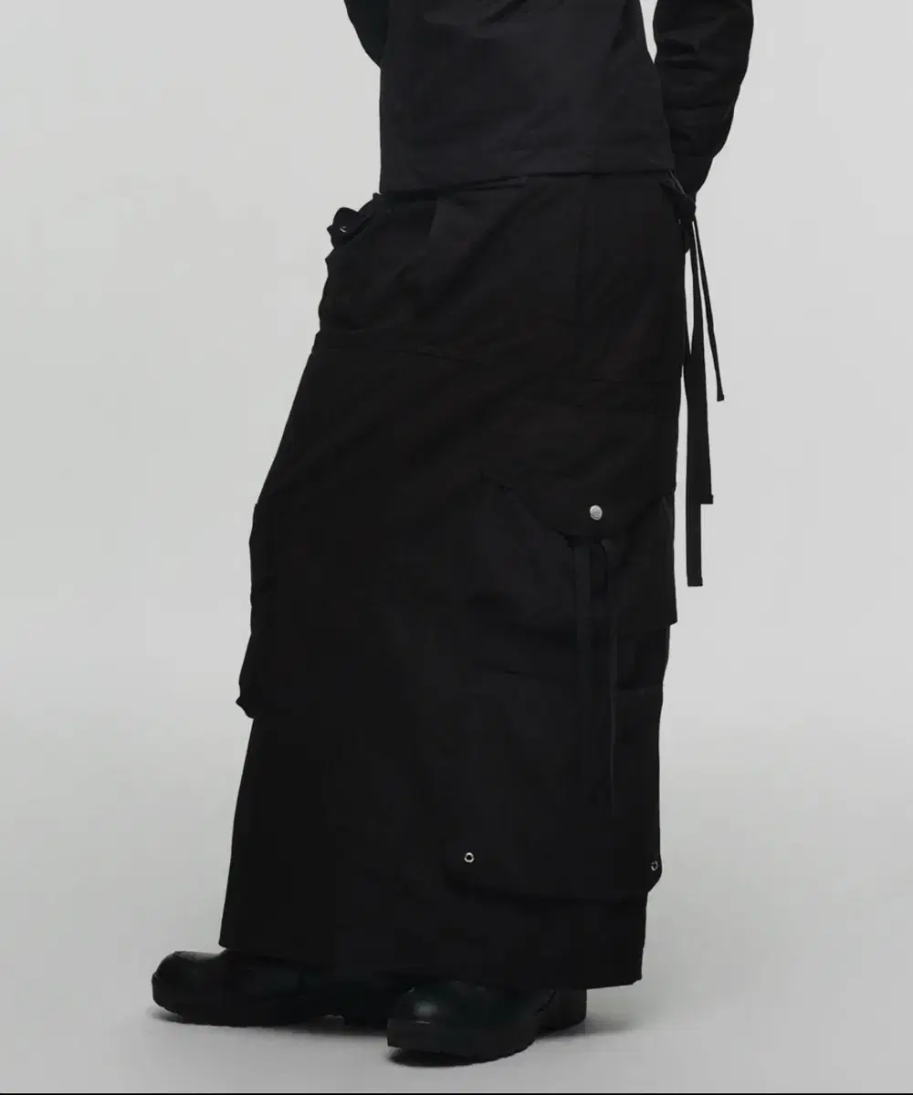 나체 STRAP CARGO MAXI SKIRT BLACK